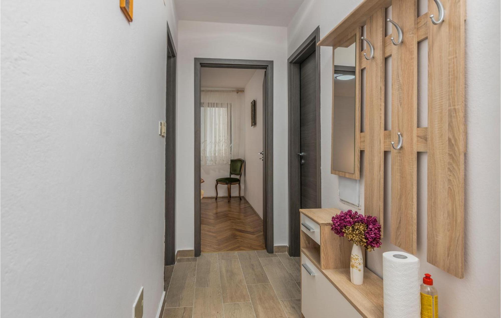 Lovely Apartment In Mali Losinj With Kitchen Exterior foto